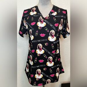 Medichic Marilyn Monroe Black Scrub Top Lips XO Print V-Neck Size Medium